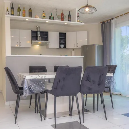 Gostinjska kuća Jurin 4*