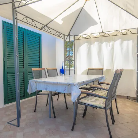 Jurin Gostinjska kuća 4*