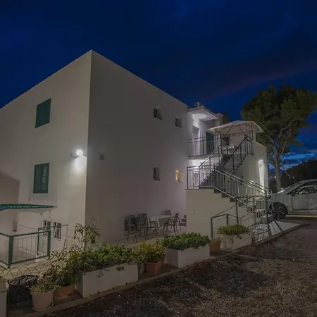 Guest house Jurin Primosten