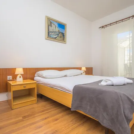 Gostinjska kuća Jurin 4*